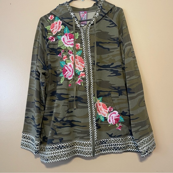 Johnny Was Green Camouflage Jacket with Floral Embroidery size 2x - Picture 2 of 8